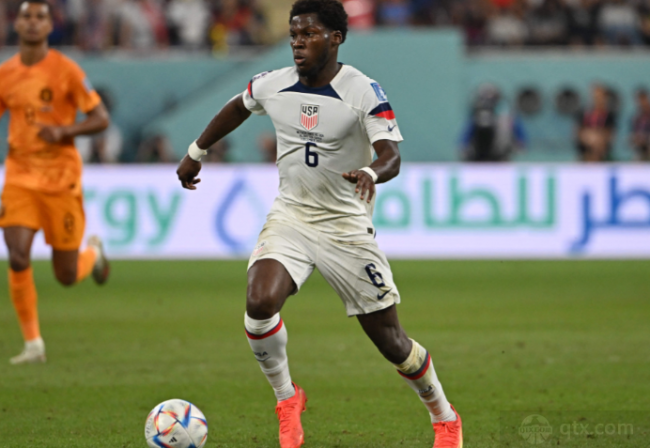 皮球击中立 皮球击中立