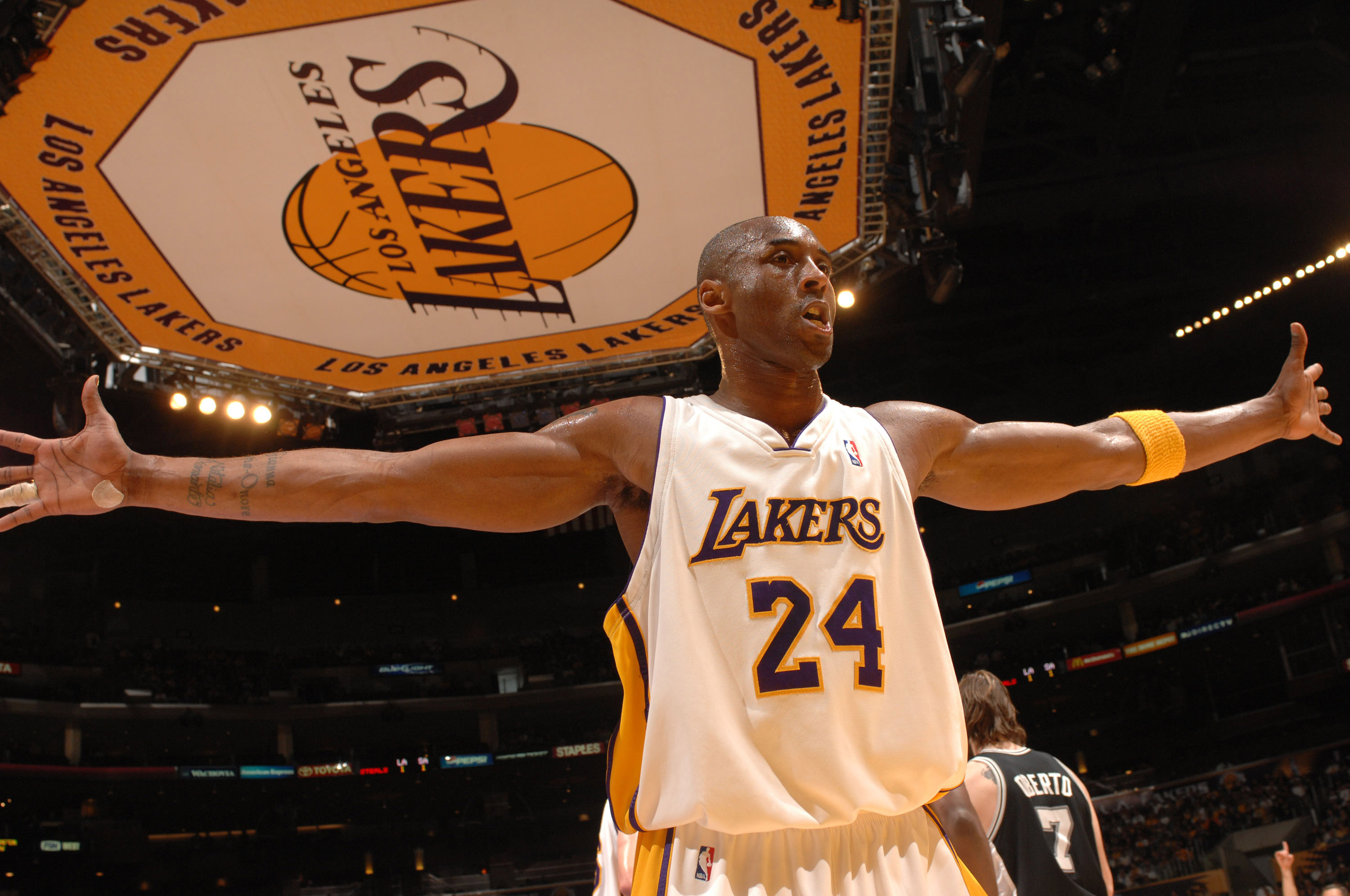 内收边卫三 内收边卫三